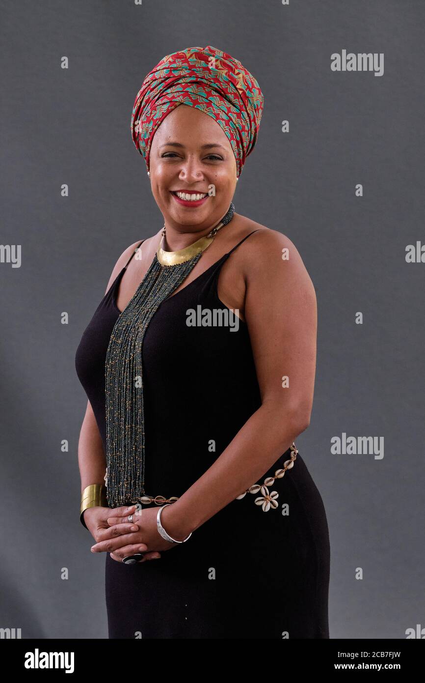 Lo scrittore, giornalista e produttore keniota Maimouna Joow partecipa a una fotocellula durante l'Edinburgh International Book Festival 2018 Foto Stock