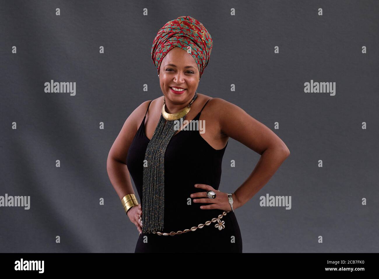 Lo scrittore, giornalista e produttore keniota Maimouna Joow partecipa a una fotocellula durante l'Edinburgh International Book Festival 2018 Foto Stock