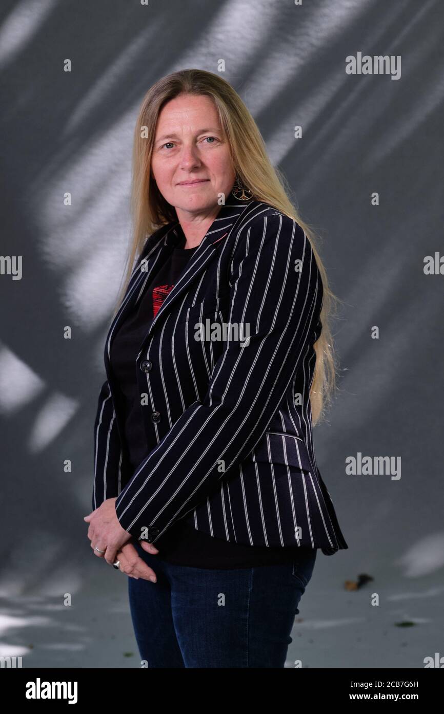 Il romanziere britannico Nicola Upson frequenta una fotocellula durante la città di Edimburgo Festival Internazionale del Libro 2018 Foto Stock