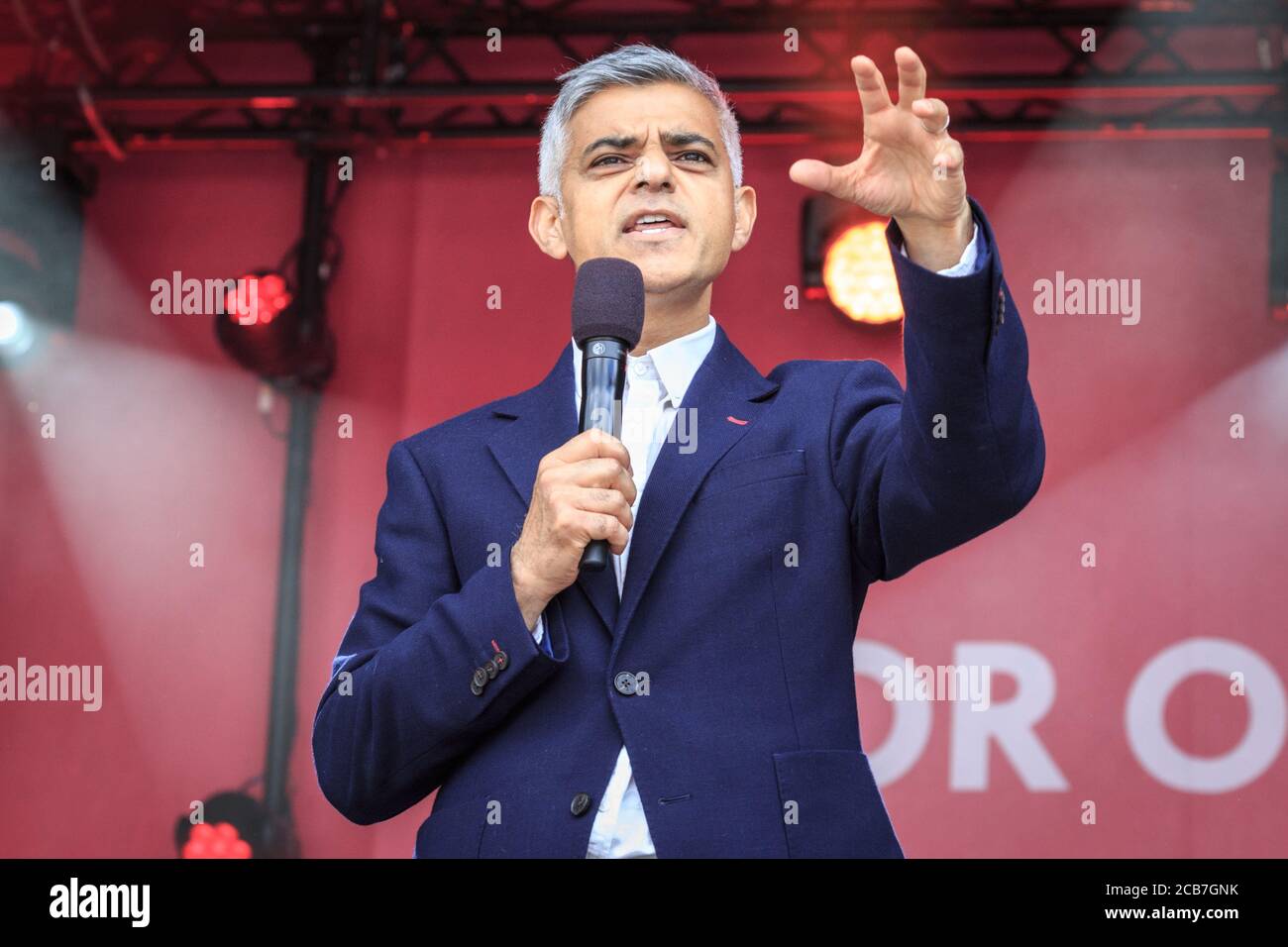 Sindaco di Londra Sadiq Khan che parla sul palco all'Eid Festival su Trafalgar Square, Londra, Inghilterra, Regno Unito Foto Stock
