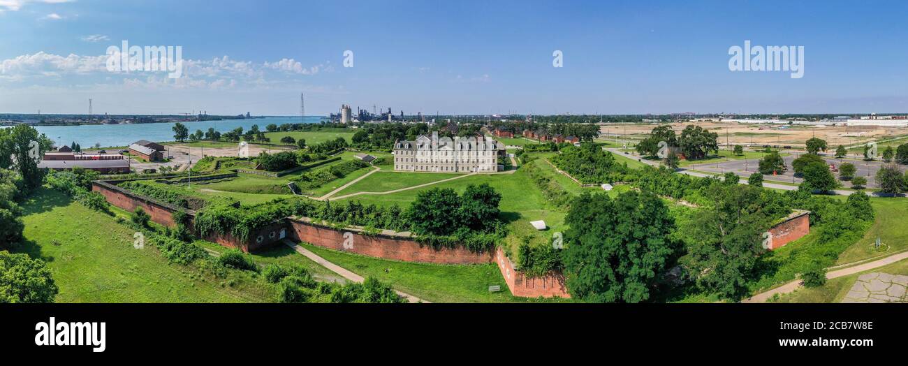 Detroit, Michigan - Fort Wayne storico. Costruito nel 1840, nel punto più stretto del fiume Detroit, il forte era destinato a proteggersi da Brite Foto Stock