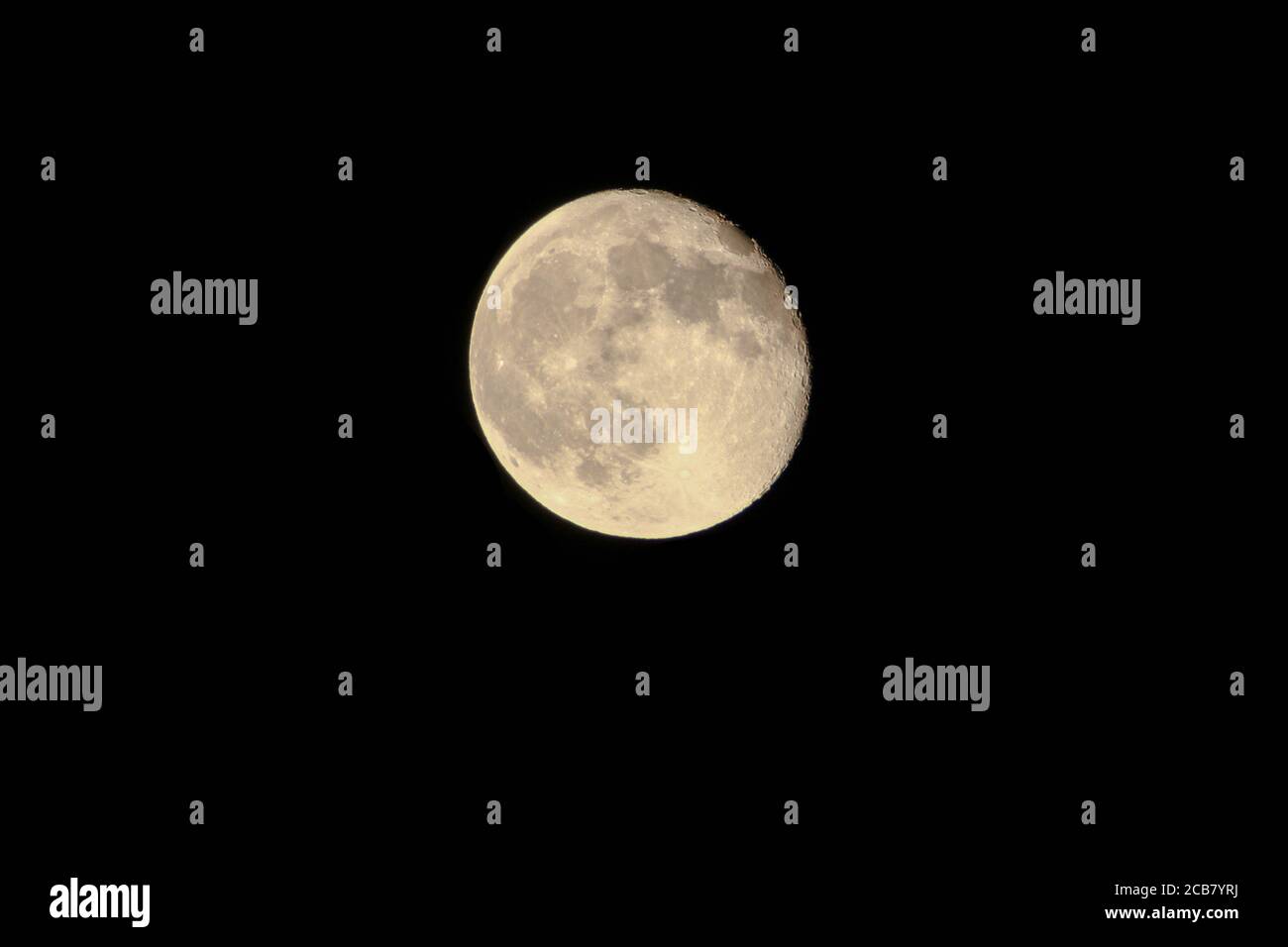 Foto sulla luna piena scattata con un telescopio da 80 mm Foto Stock