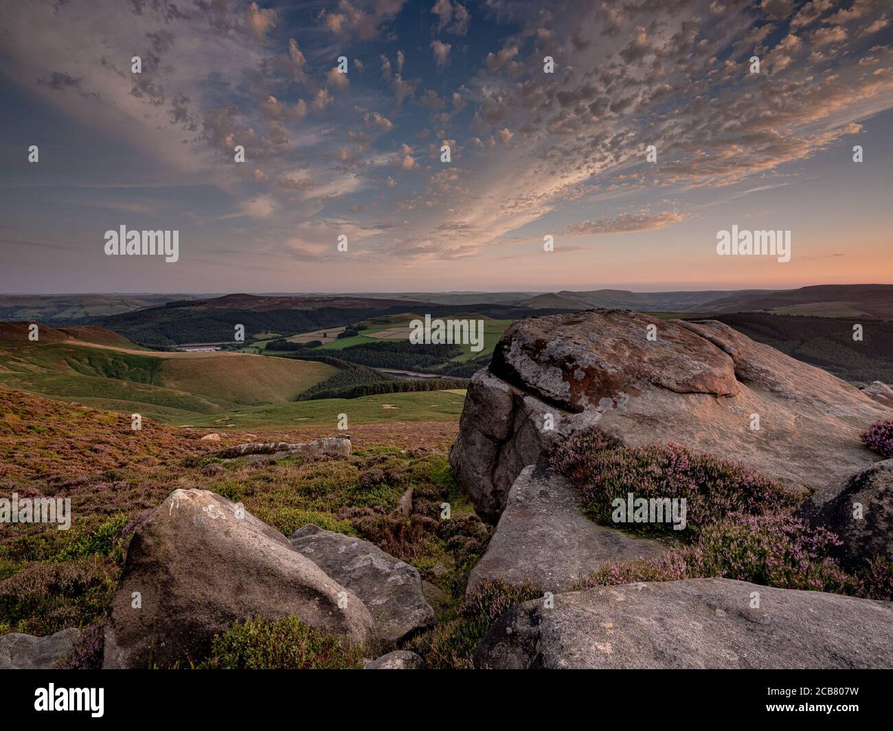 Tramonto mozzafiato su Derwent Edge nel Peak District Foto Stock