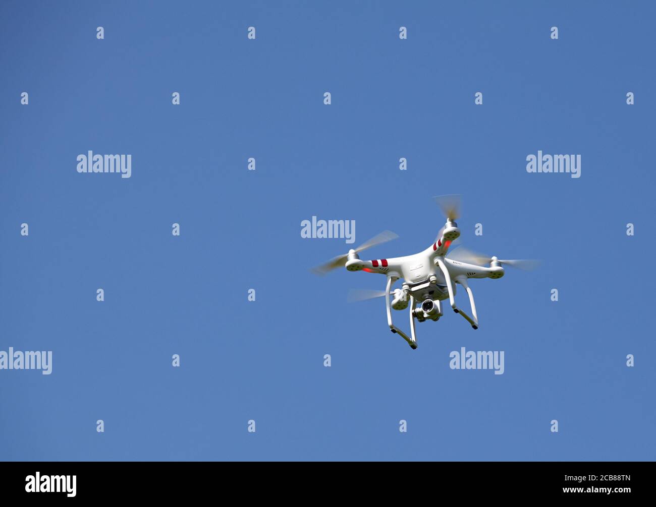 DJI Phantom Quad-copter in volo Foto Stock