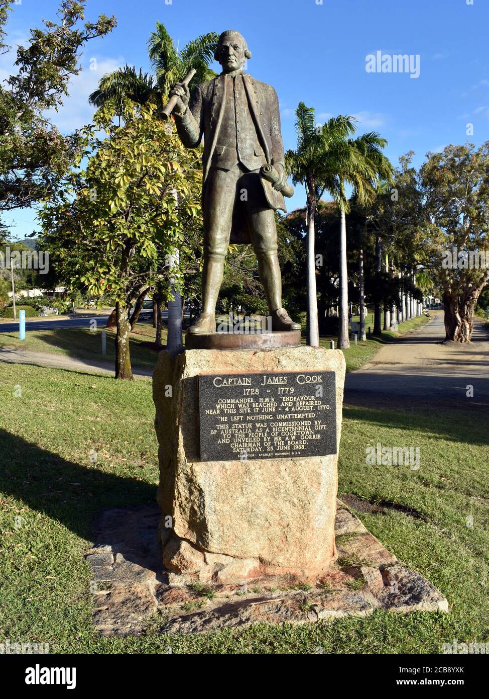 Una statua del Capitano James Cook in un parco nell'estremo Nord del Queensland Foto Stock