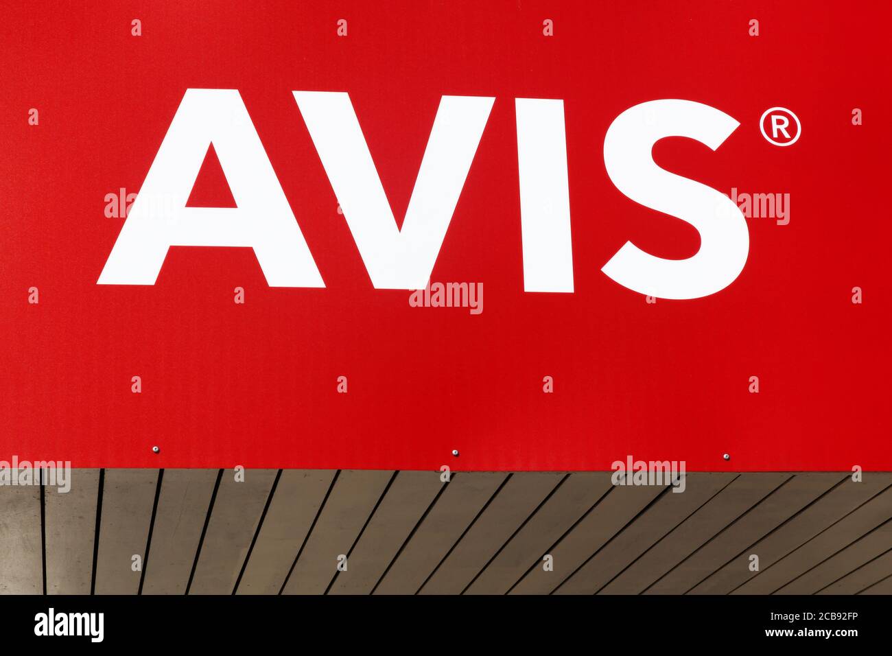 Vejle, Danimarca - 25 Marzo 2017: logo Avis su una parete. Avis è un americano di società di noleggio auto con sede nel New Jersey, Stati Uniti Foto Stock