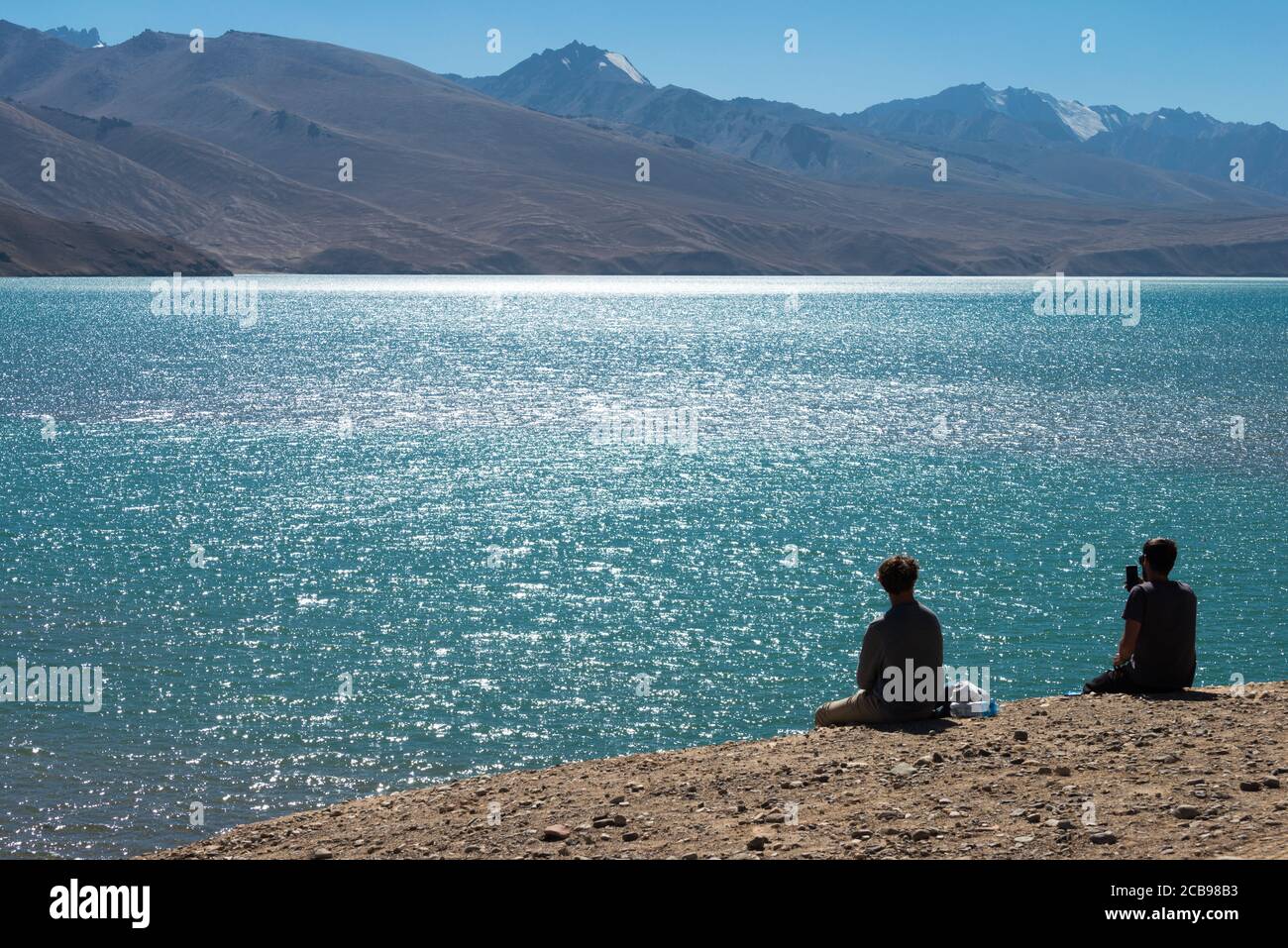 Montagne del Pamir, Tagikistan - Lago di Yashilkul a Gorno-Badakhshan, Tagikistan. Si trova nel Parco Nazionale Tajik, sito Patrimonio dell'Umanità Foto Stock