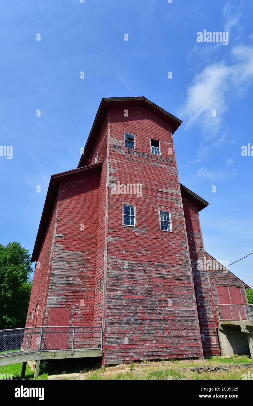 Seneca, Illinois, Stati Uniti. Lo storico Seneca Grain Elevator, noto anche come Armor's Warehouse e Hogan's North Elevator, è stato costruito nel 1861. Foto Stock