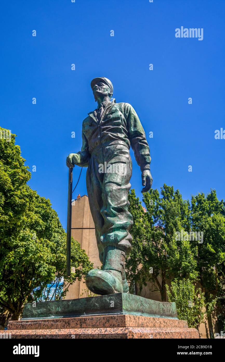 Monumento in bronzo di Henry Murail errected nel 1995 al Maresciallo francese Leclerc nella piazza Amiral Halgan, Nantes, Loire-Atlantique, Francia. Foto Stock