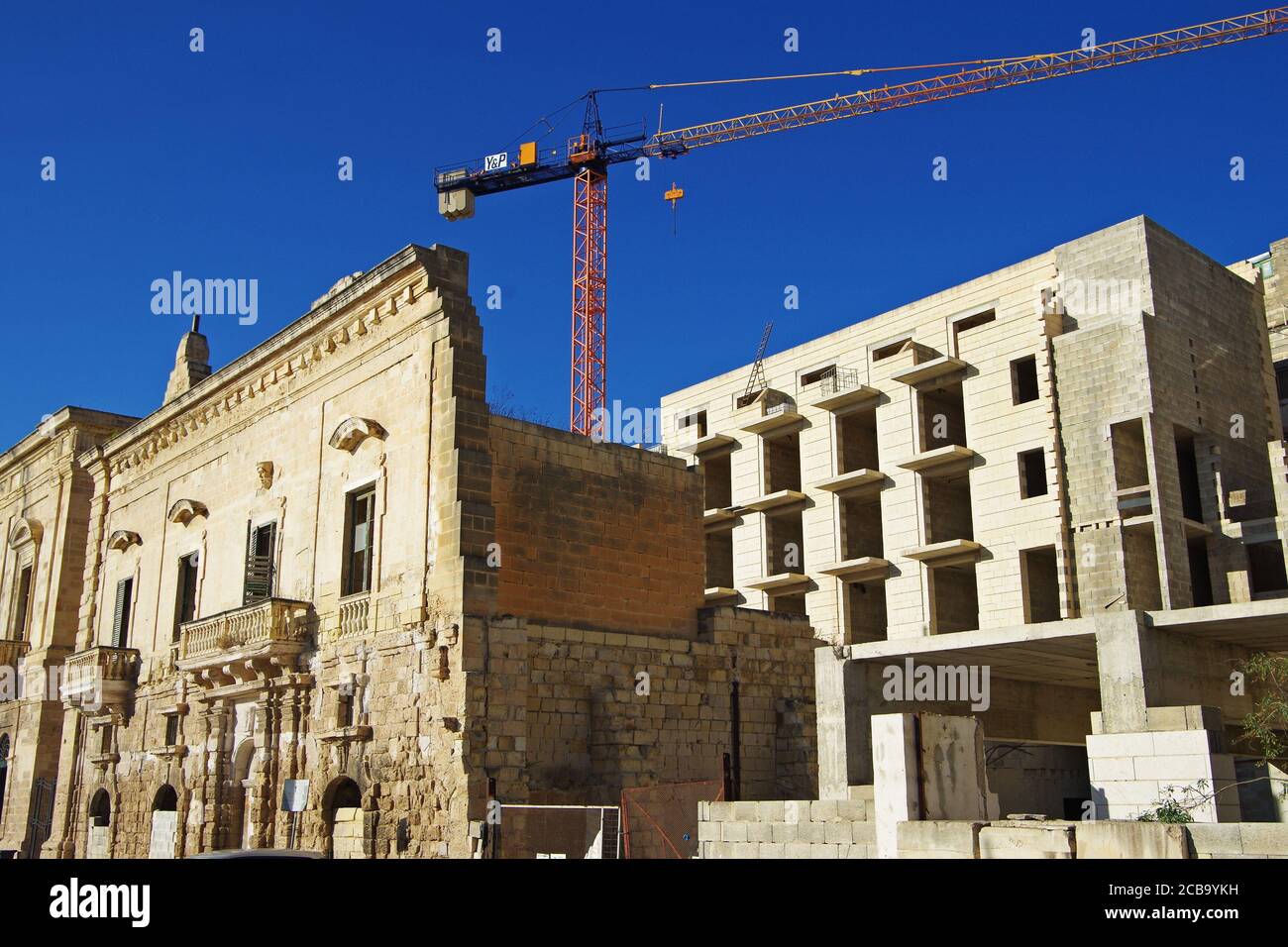 Vecchi e nuovi edifici a Birgu, Malta Foto Stock