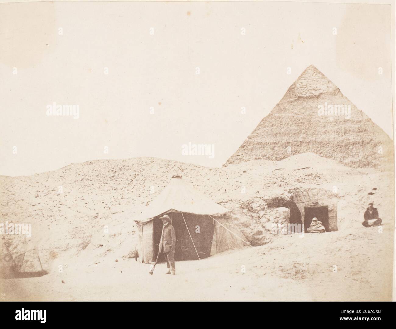 Il fotografo prima della sua tenda sul sito della Piramide di &lt; Nome non trovato! &gt; (Chefren), 1851. Foto Stock