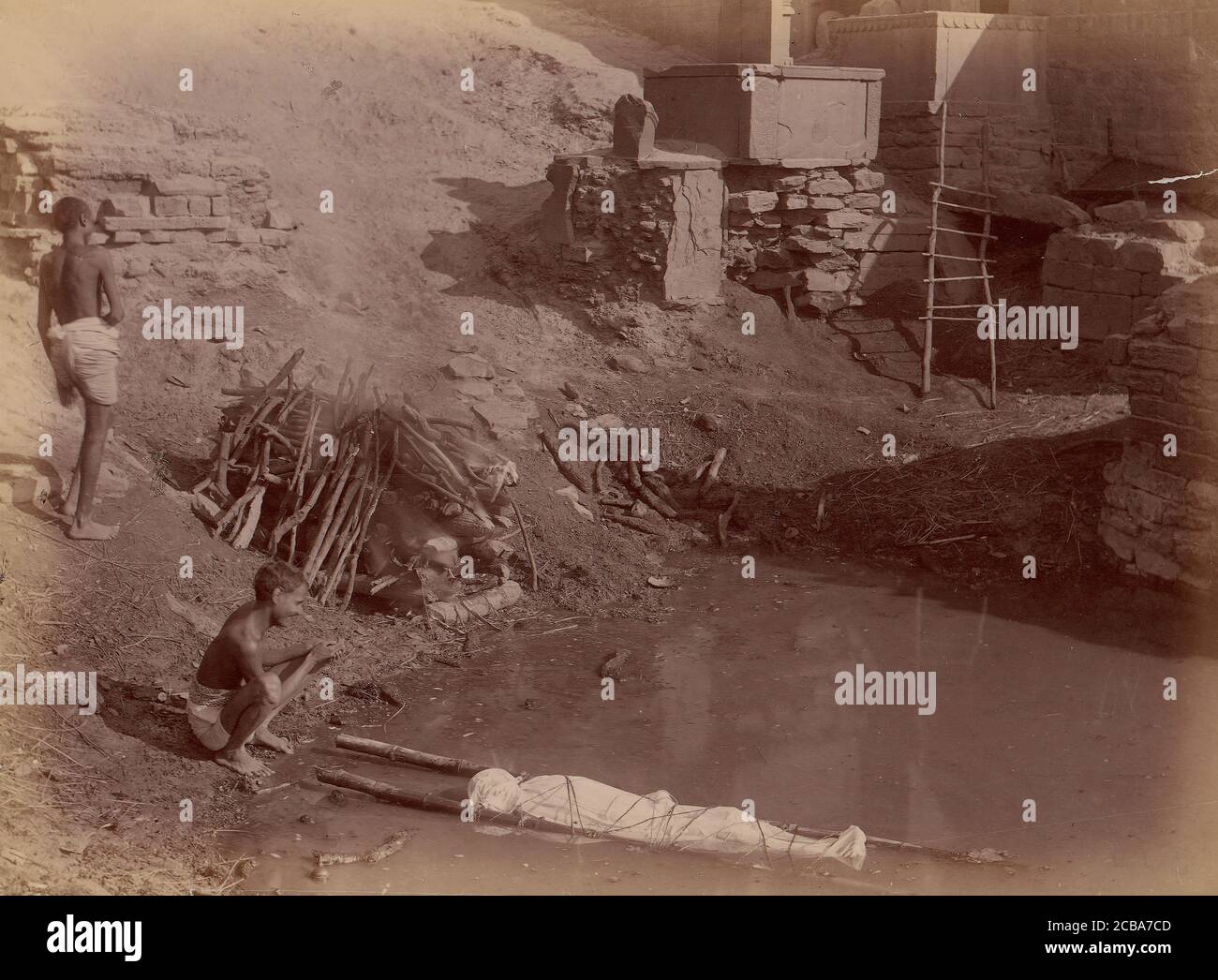 Terra di cremazione a Manikarnika Ghat, Varanasi, India, 1860-70. Foto Stock