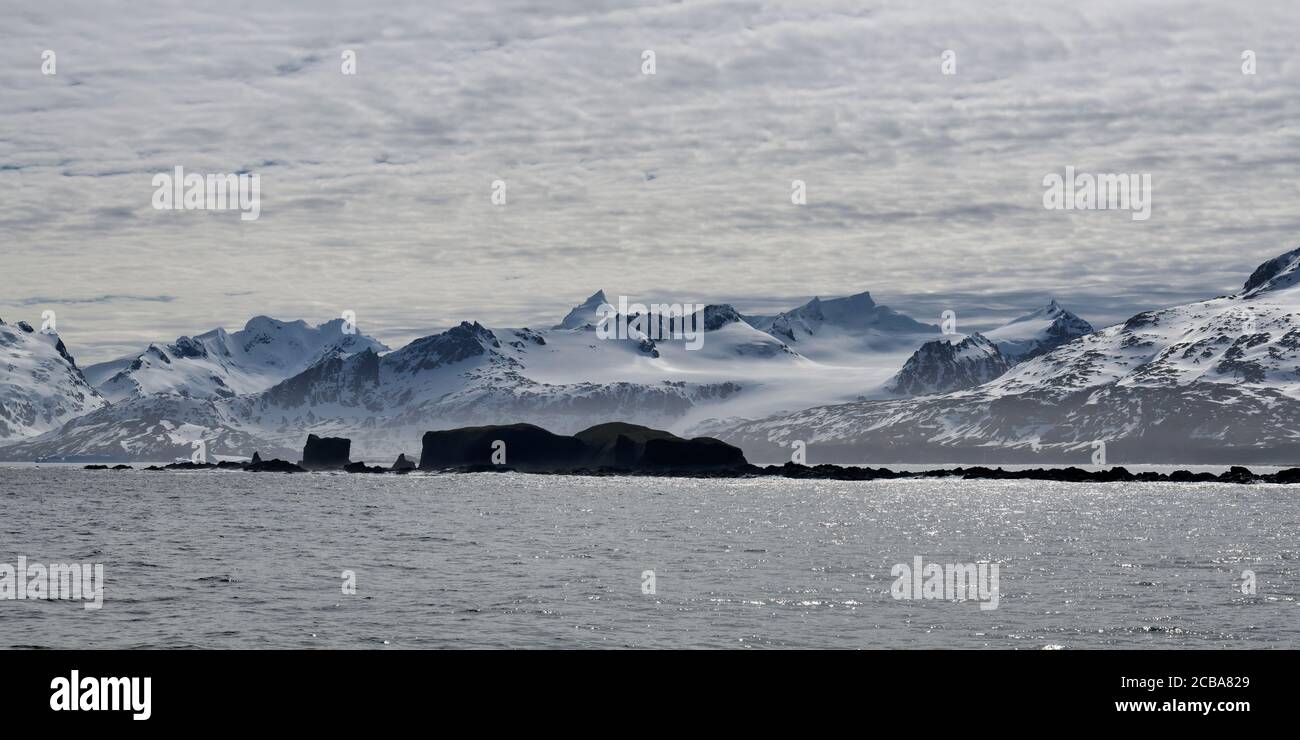 King Haakon Bay, montagne innevate e ghiacciai, Georgia del Sud, Georgia del Sud e Isole Sandwich, Antartide Foto Stock King Haakon Bay, montagne innevate e ghiacciai, Georgia del Sud, Georgia del Sud e Isole Sandwich, Antartide Foto Stock