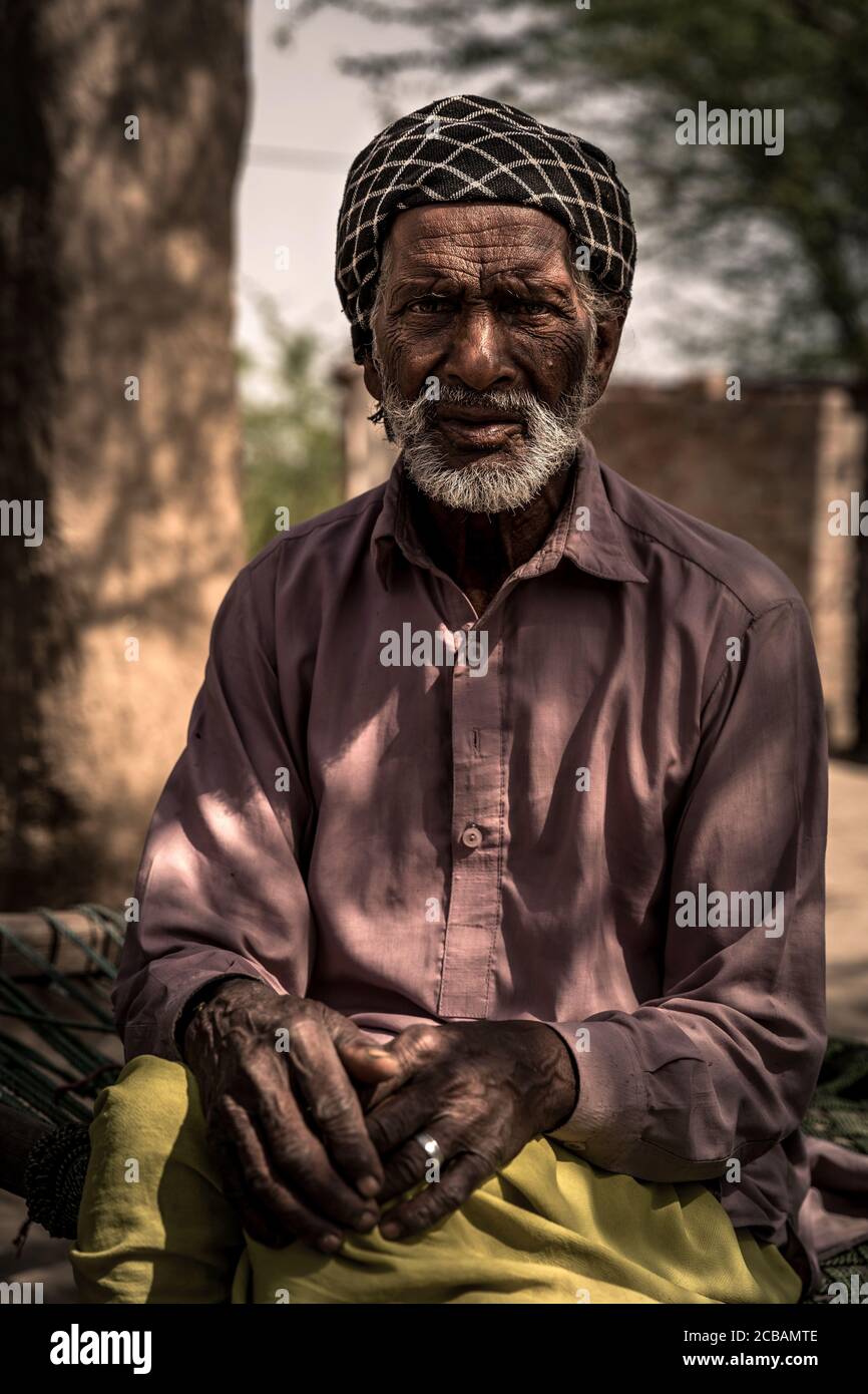 Padre e fratelli di Christin Asia Bibi, chi è stato condannato a morte per blasfemia ma emigrato in Canada, Vivere completamente impoverito vicino a Lahore in Pakistan. La famiglia di Asia Bibi è anche minacciato di morte e ora vive nascosta in un piccolo villaggio. Foto Stock