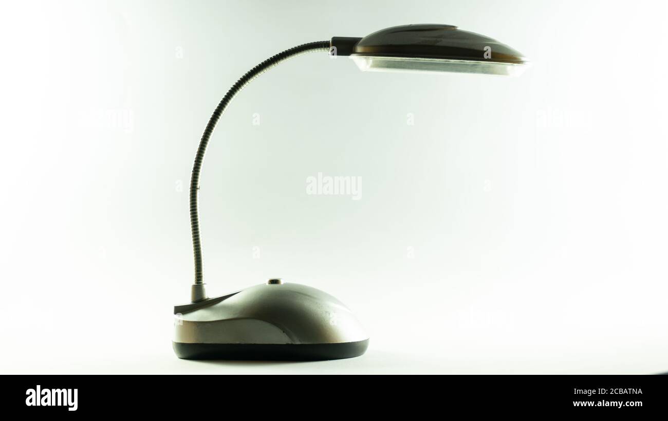 Lampada da tavolo a forma di mouse per computer su sfondo bianco morbido clic posizione lato luce Foto Stock