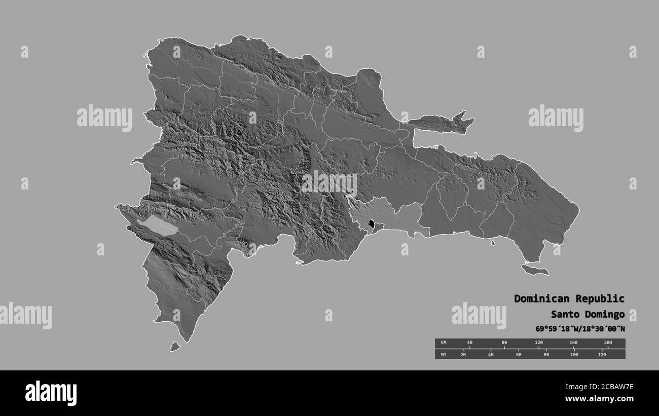 Forma desaturata della Repubblica Dominicana con la sua capitale, la principale divisione regionale e l'area separata di Santo Domingo. Etichette. Mappa elevazione bilivello. Foto Stock