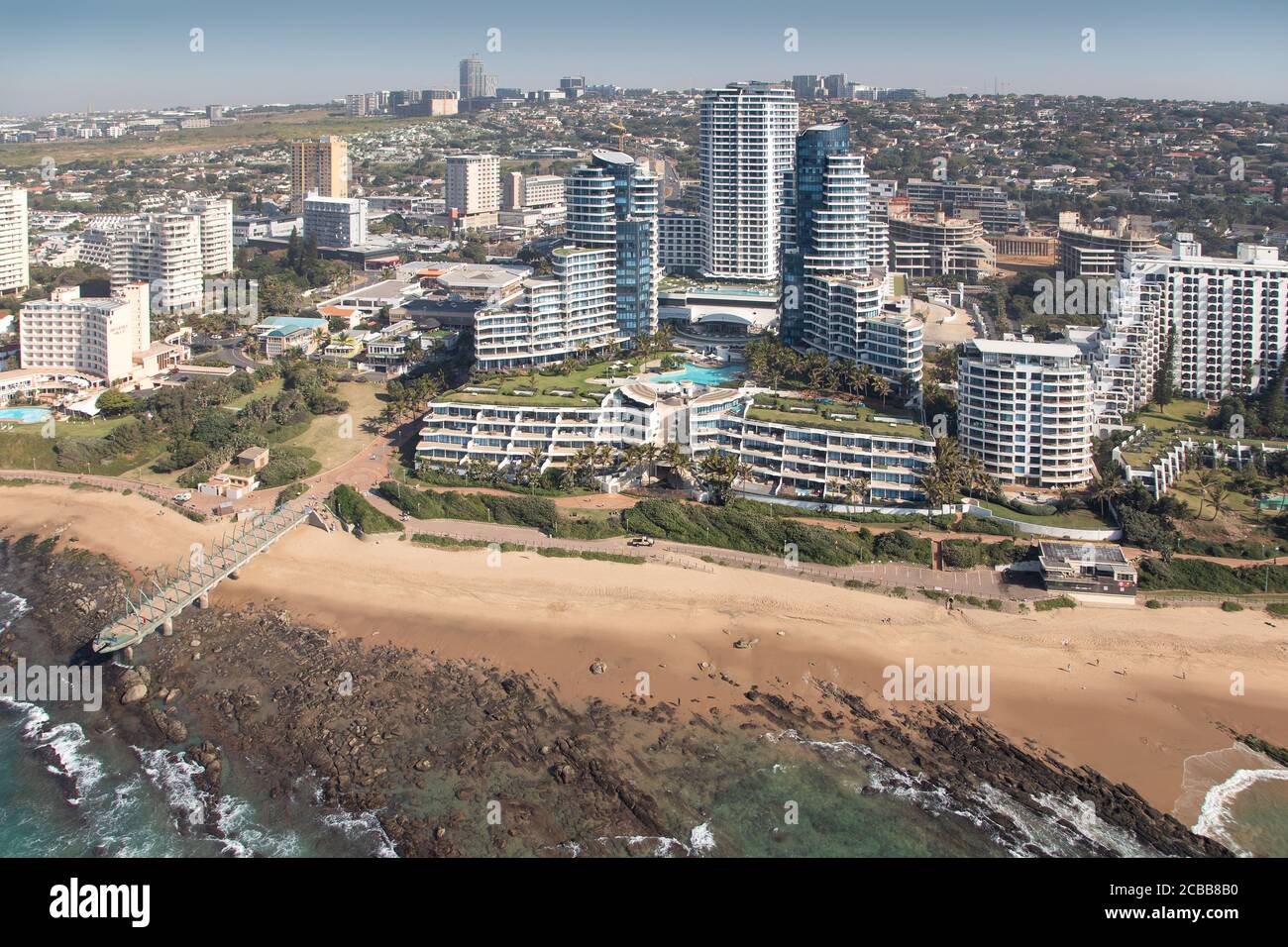 Durban, Kwa-Zulu Natal / Sudafrica - 08/03/2020: Foto aerea del fronte spiaggia di Umhlanga e lo sviluppo delle Perle Foto Stock