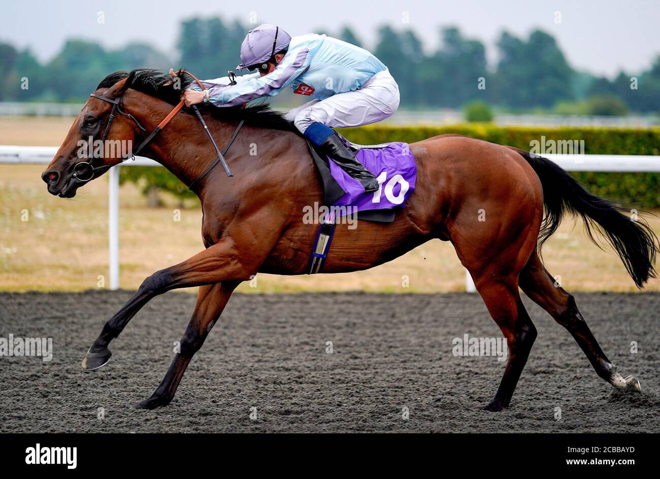 May Sonic guidato dal fantino William Buick vince l'Unibet handicap all'ippodromo di Kempton Park, Surrey. Foto Stock
