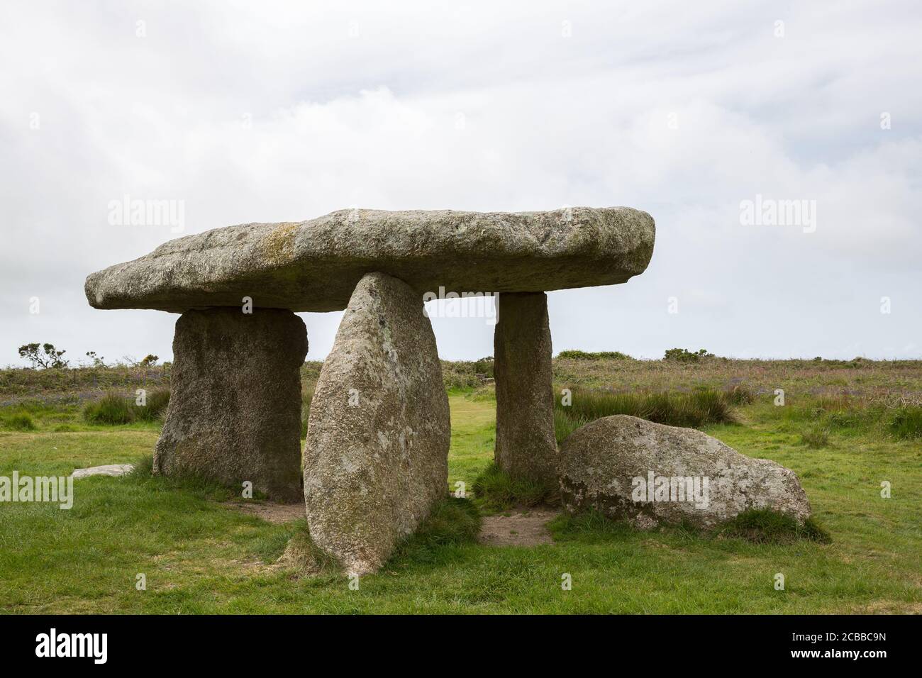 Lanyon Quoit, un sito megalitico dolmen con un cappasso di 12 tonnellate Foto Stock