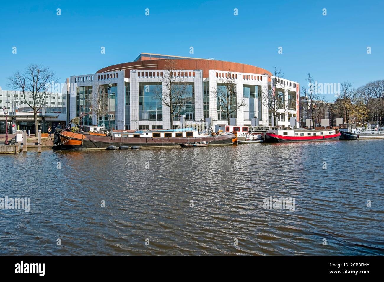 Città panoramica da Amsterdam con la Stopera nei Paesi Bassi Foto Stock