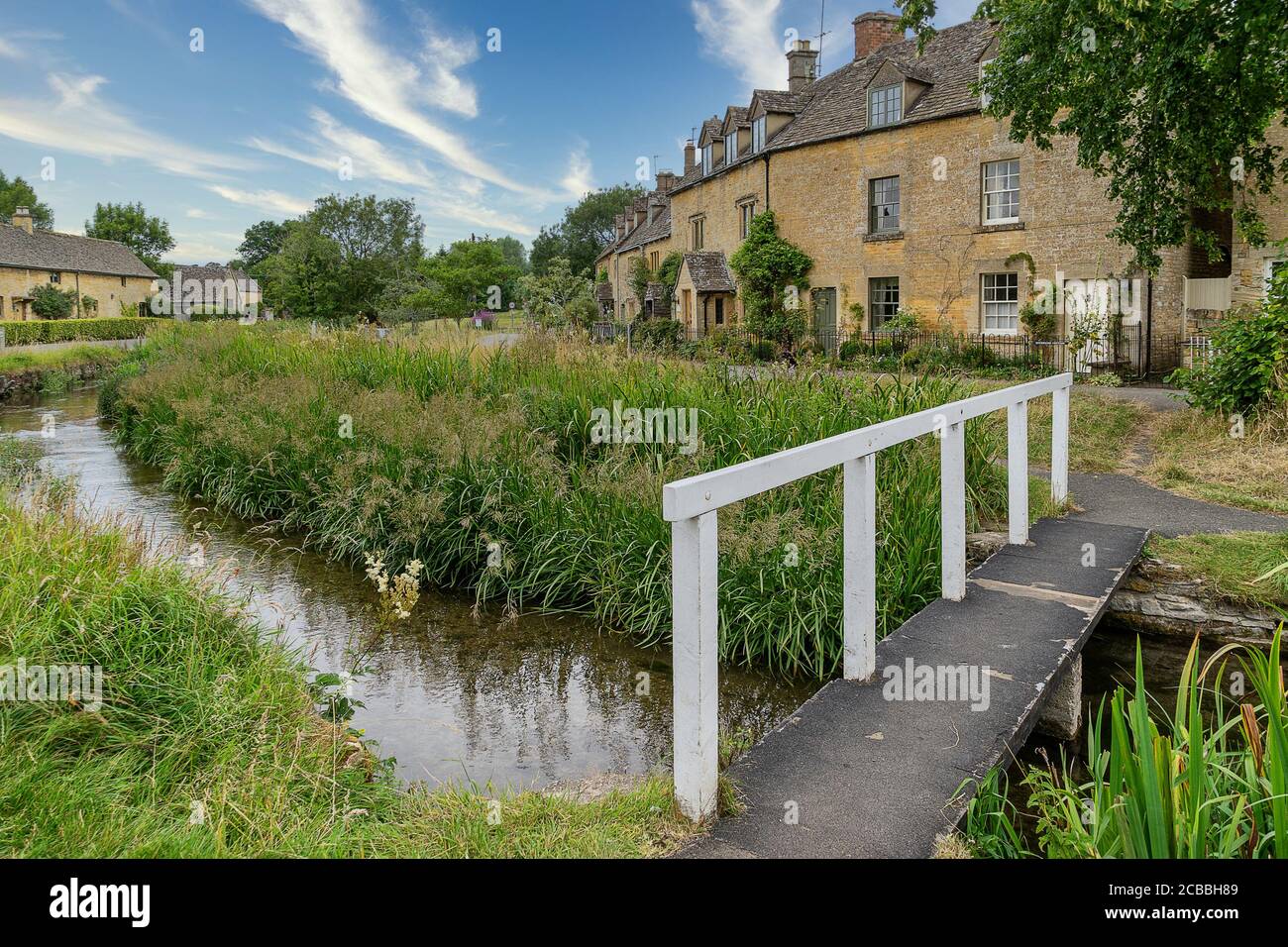 Il villaggio di Cotswolds di macellazione inferiore Foto Stock