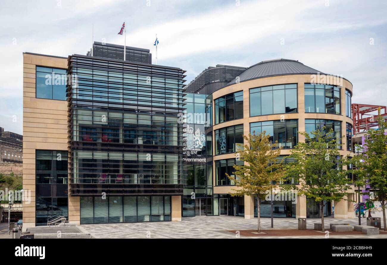 Queen Elizabeth House, l'edificio del Government Hub del Regno Unito a Edimburgo, Scozia, sede delle operazioni di servizio civile del Regno Unito in città. Foto Stock