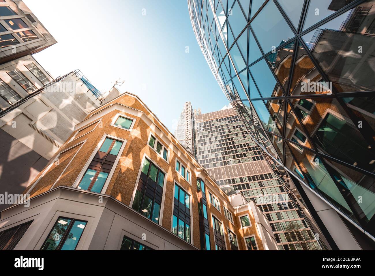 Riflessi di luce sugli edifici nel centro di Londra Foto Stock