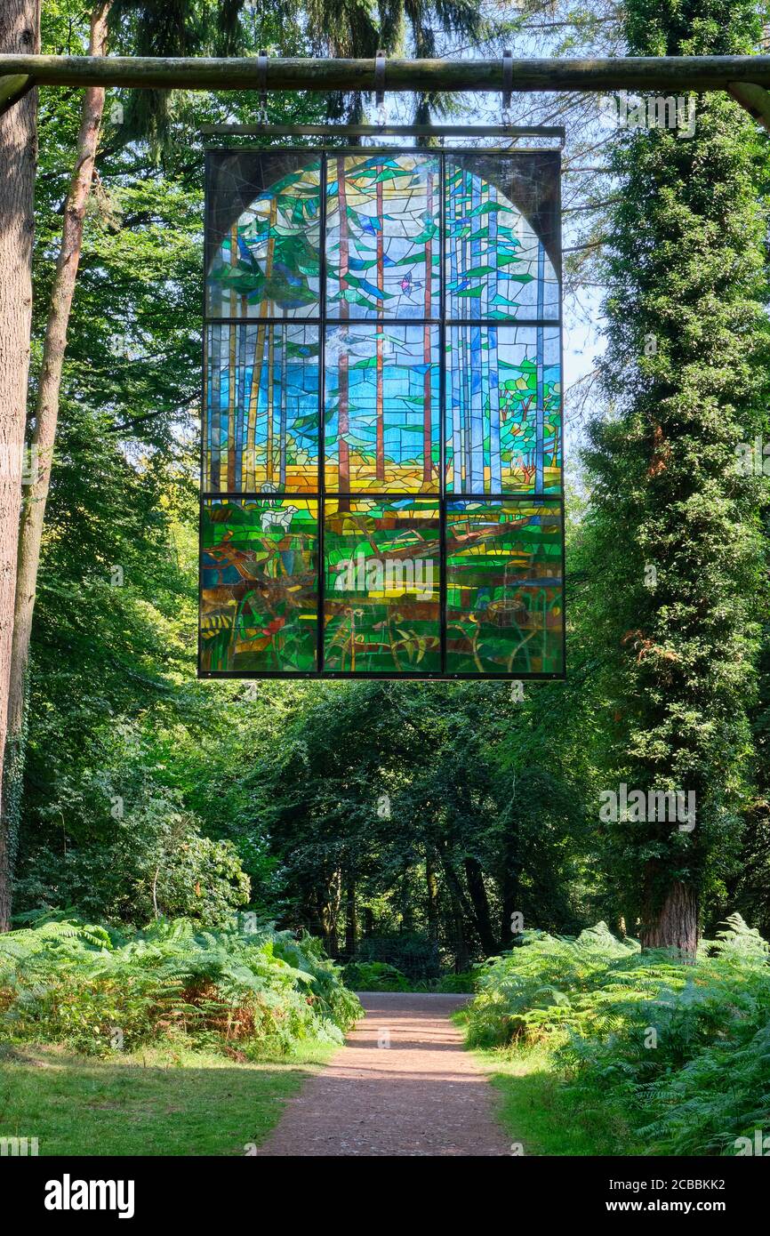 Cattedrale - di Kevin Atheron - sul sentiero delle sculture a Beechenhurst Woods, vicino a Coleford, Foresta di Dean, Gloucestershire Foto Stock