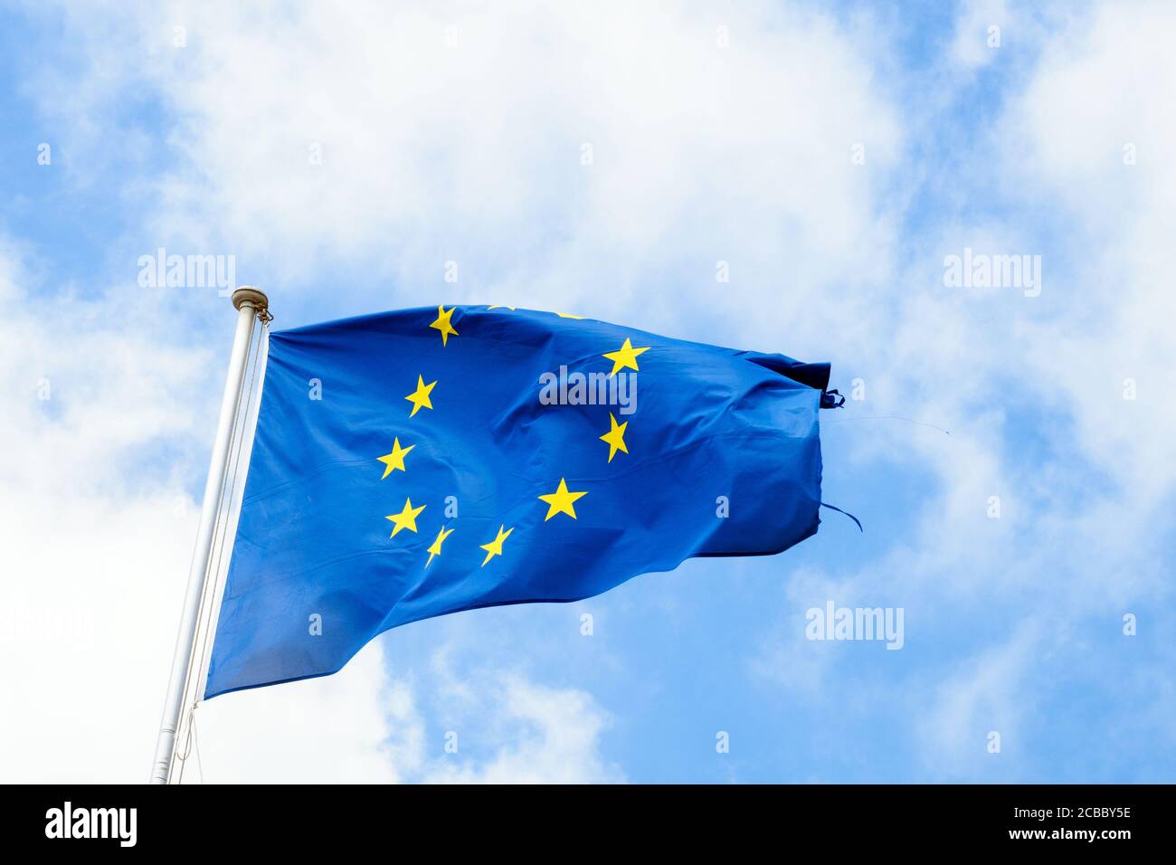 Bandiera europea contro il cielo Foto Stock