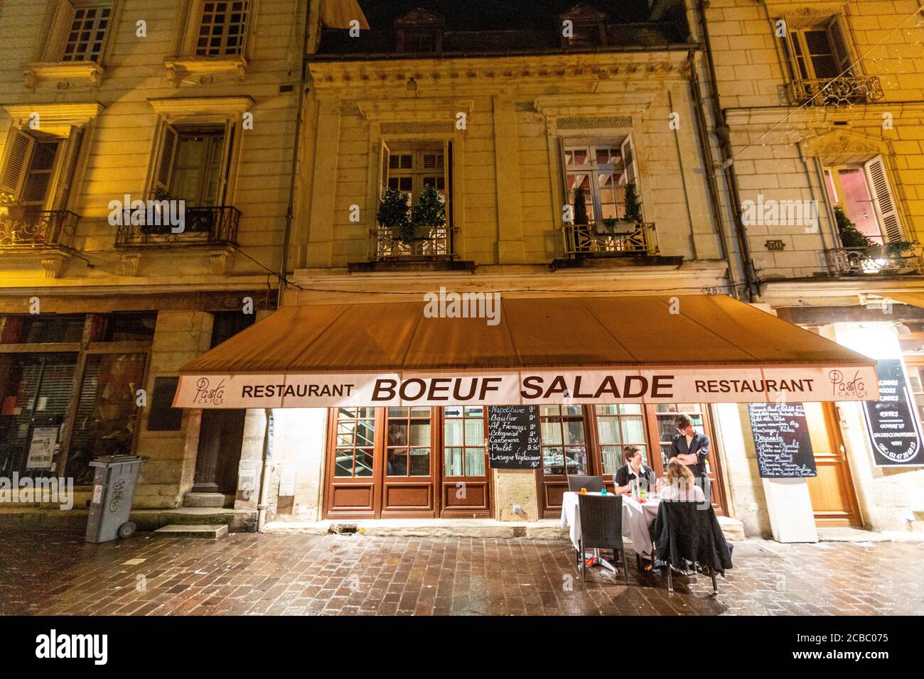 Terrazze ristoranti in Rue du Grand Marché, Tours, Centre-Val de Loire , Francia Foto Stock