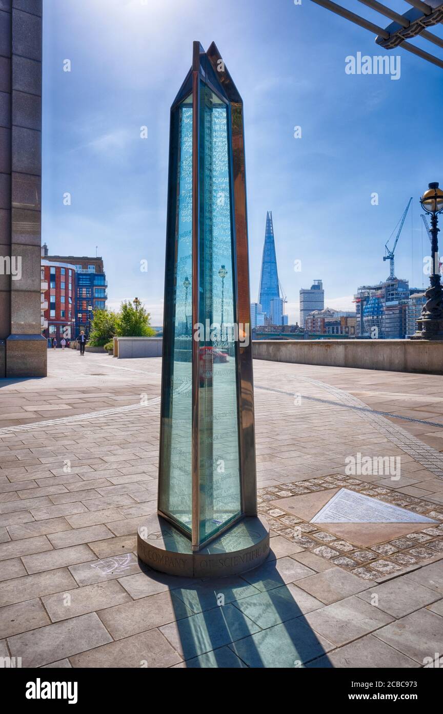 Millennium Measure, donata alla Città dalla Worshipful Company dei produttori scientifici di strumenti in acciaio e vetro in commemorazione dei 2000 anni di Londra Foto Stock
