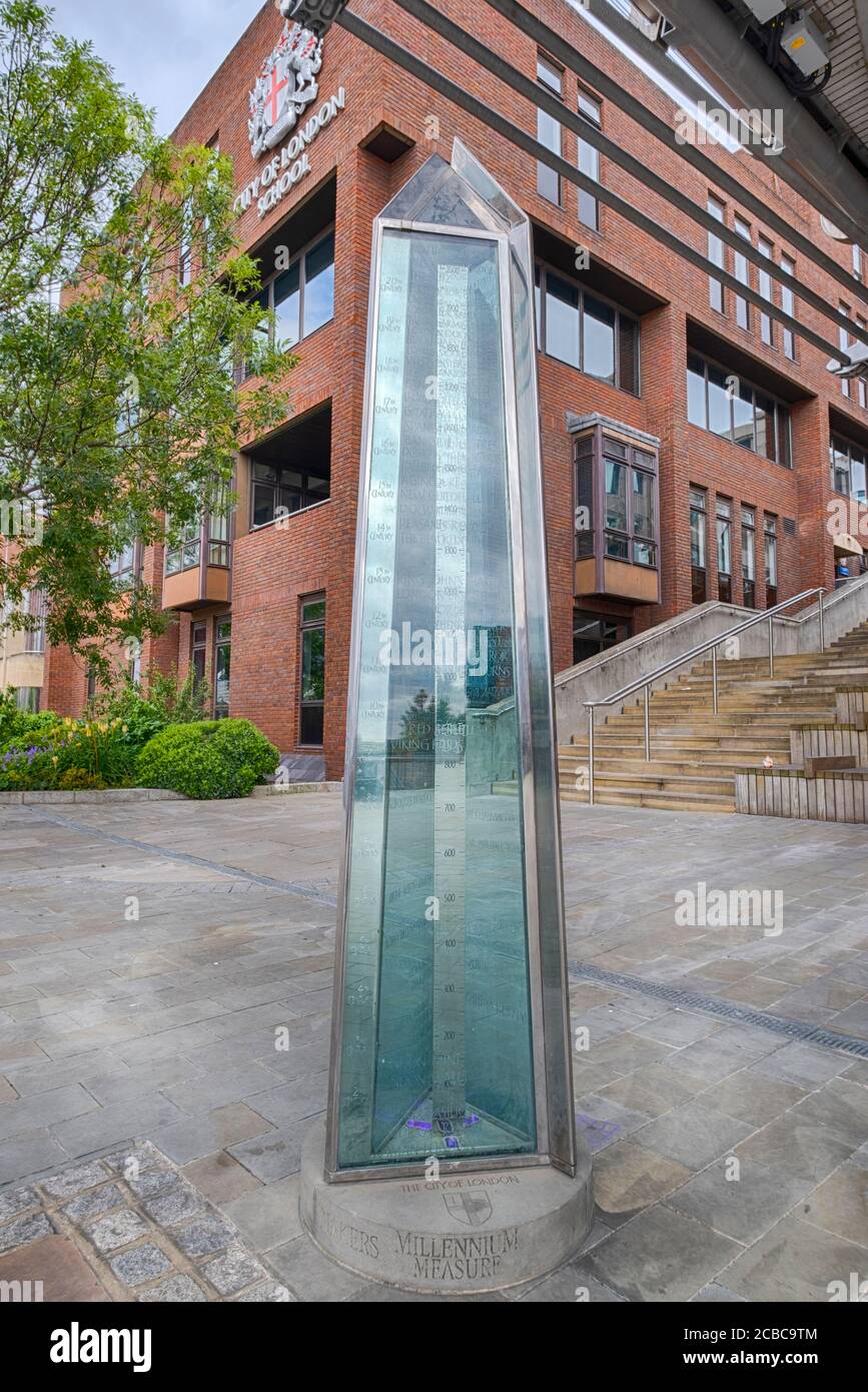 Millennium Measure, donata alla Città dalla Worshipful Company dei produttori scientifici di strumenti in acciaio e vetro in commemorazione dei 2000 anni di Londra Foto Stock