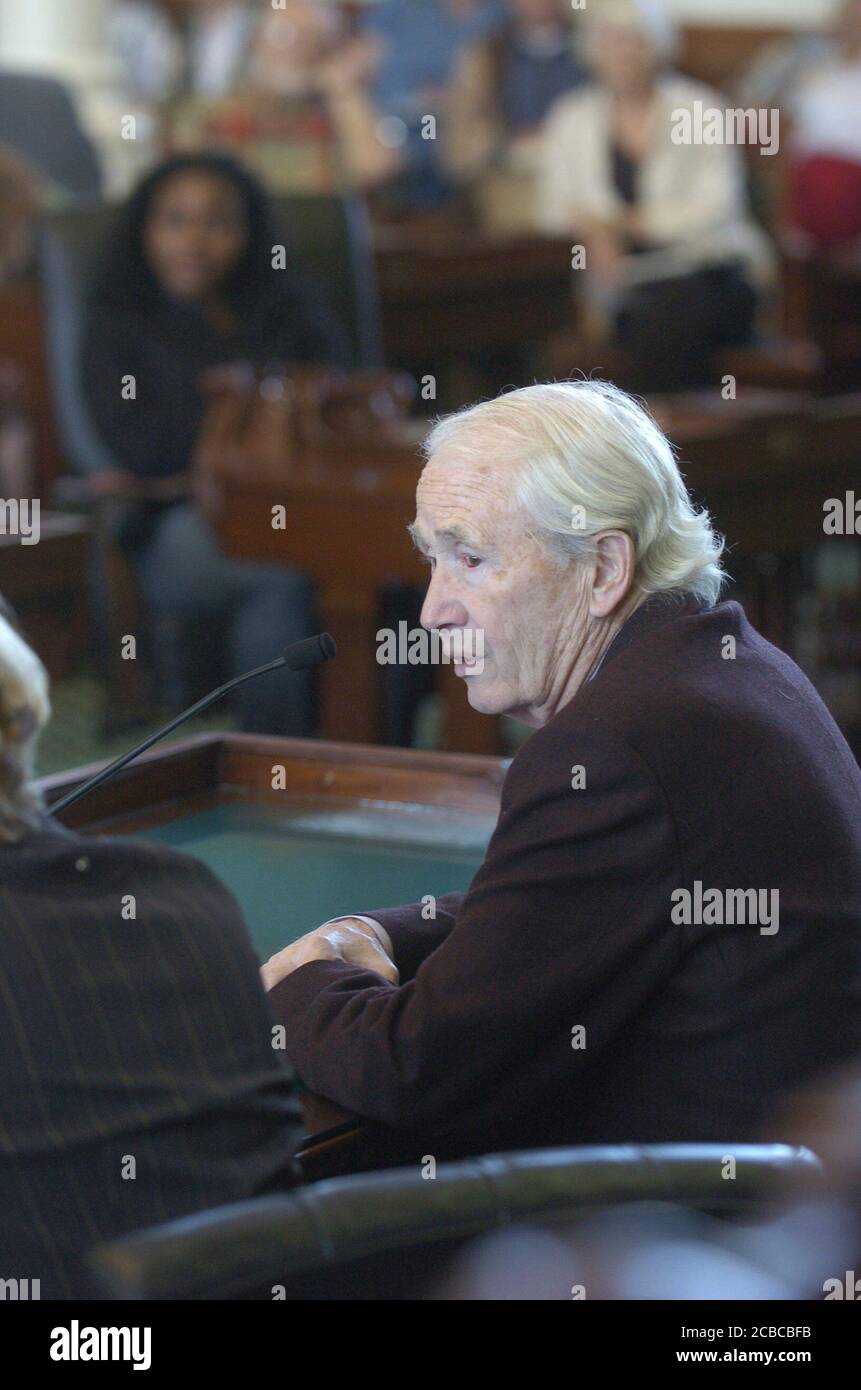 Austin, Texas USA, 28 ottobre 2006: Autore vincitore del premio Pulitzer ed ex educatore Frank McCourt che parla all'undicesimo festival annuale del libro del Texas presso il Campidoglio dello Stato. ©Bob Daemmrich Foto Stock