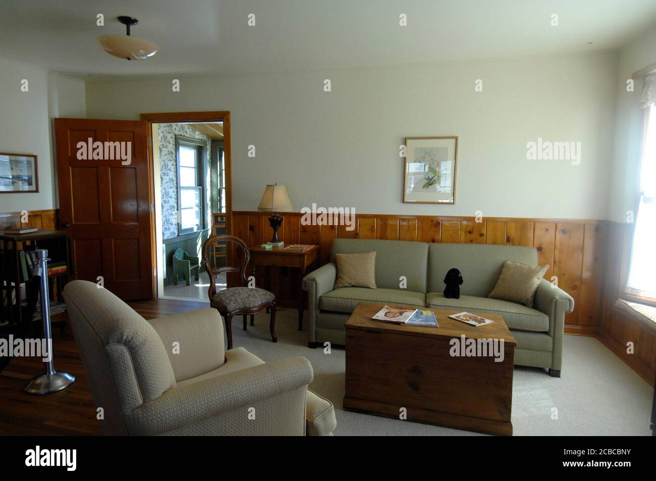 Midland, Texas USA, 25 gennaio 2007: Soggiorno della casa d'infanzia di George Bush al 1412 W. Ohio a Midland, dove la famiglia Bush visse dal 1951-1955 quando il presidente George W. Bush aveva dai 5 ai 10 anni. La casa è uno dei numerosi siti di Bush nel Midland che i cittadini sperano di ripristinare alla loro condizione originale per commemorare il legame della città con Bush così come suo padre, l'ex presidente degli Stati Uniti George H.W. Bush. ©Bob Daemmrich Foto Stock