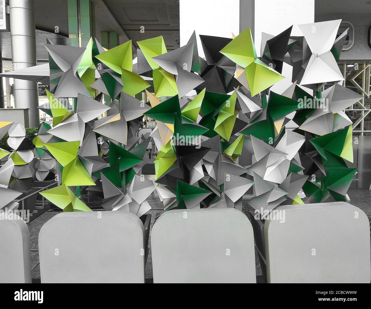 Installazione Arte decorazione geometrica ,DLF Building – Delhi, India. Foto Stock