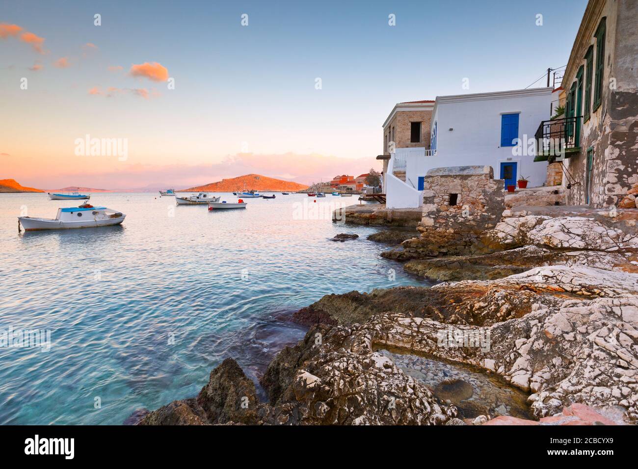 Vista del villaggio sull isola di Halki in Grecia. Foto Stock