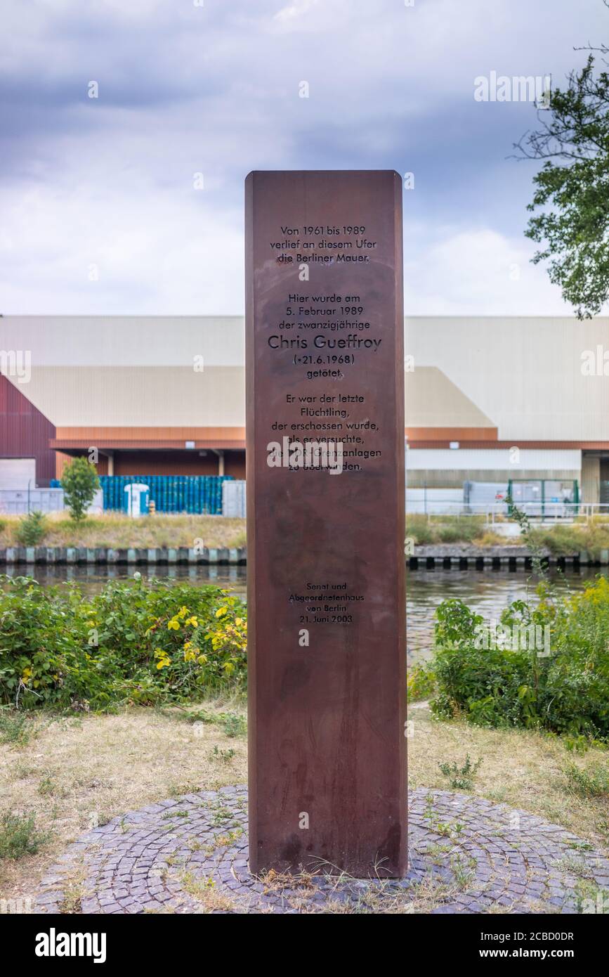 Chris Gueffroy Memorial lungo il Britzer Zweigkanal a Berlino, Gueffroy è stato ucciso dalle guardie di frontiera della Germania orientale nel 1989, Berlino, Germania, Europa Foto Stock
