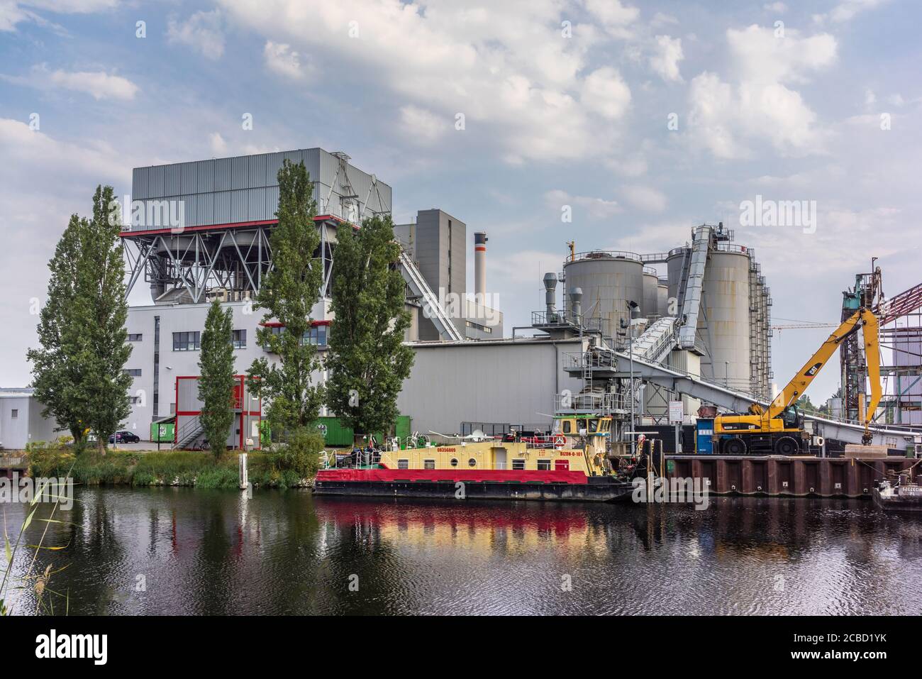 Biomasseheizkraftwerk Berlin-Neukölln, una centrale combinata di calore ed energia elettrica che brucia legno e rottami nel sud di Berlino, Germania, Europa Foto Stock