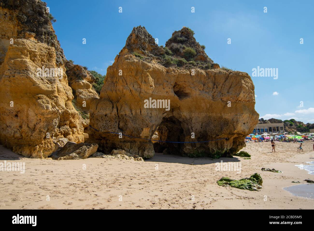 Praia da Oura, spiaggia di Algarve Portogallo nella stagione estiva Foto Stock