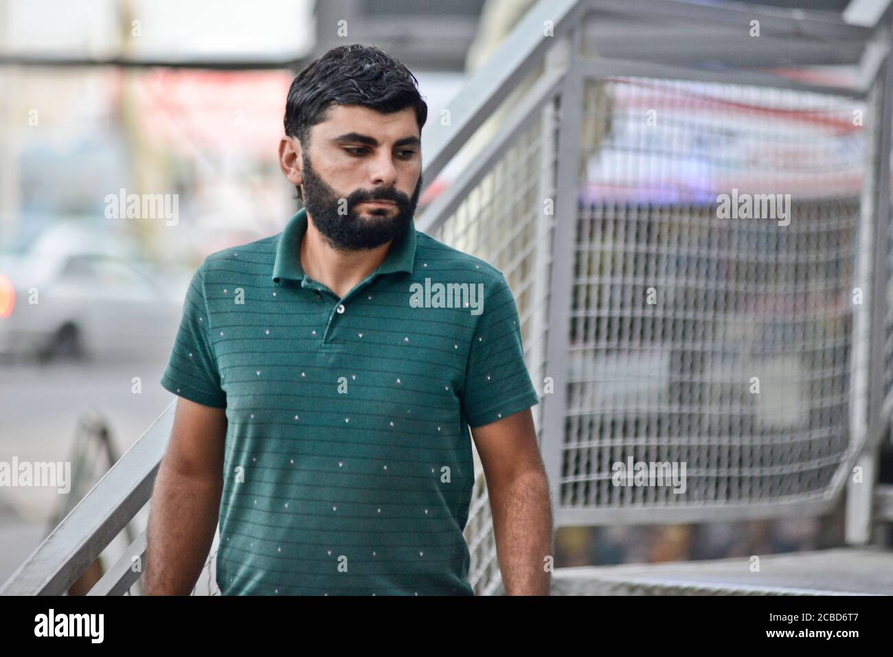 Uomo georgiano nella stazione degli autobus di Didube, Tbilisi, Repubblica di Georgia Foto Stock