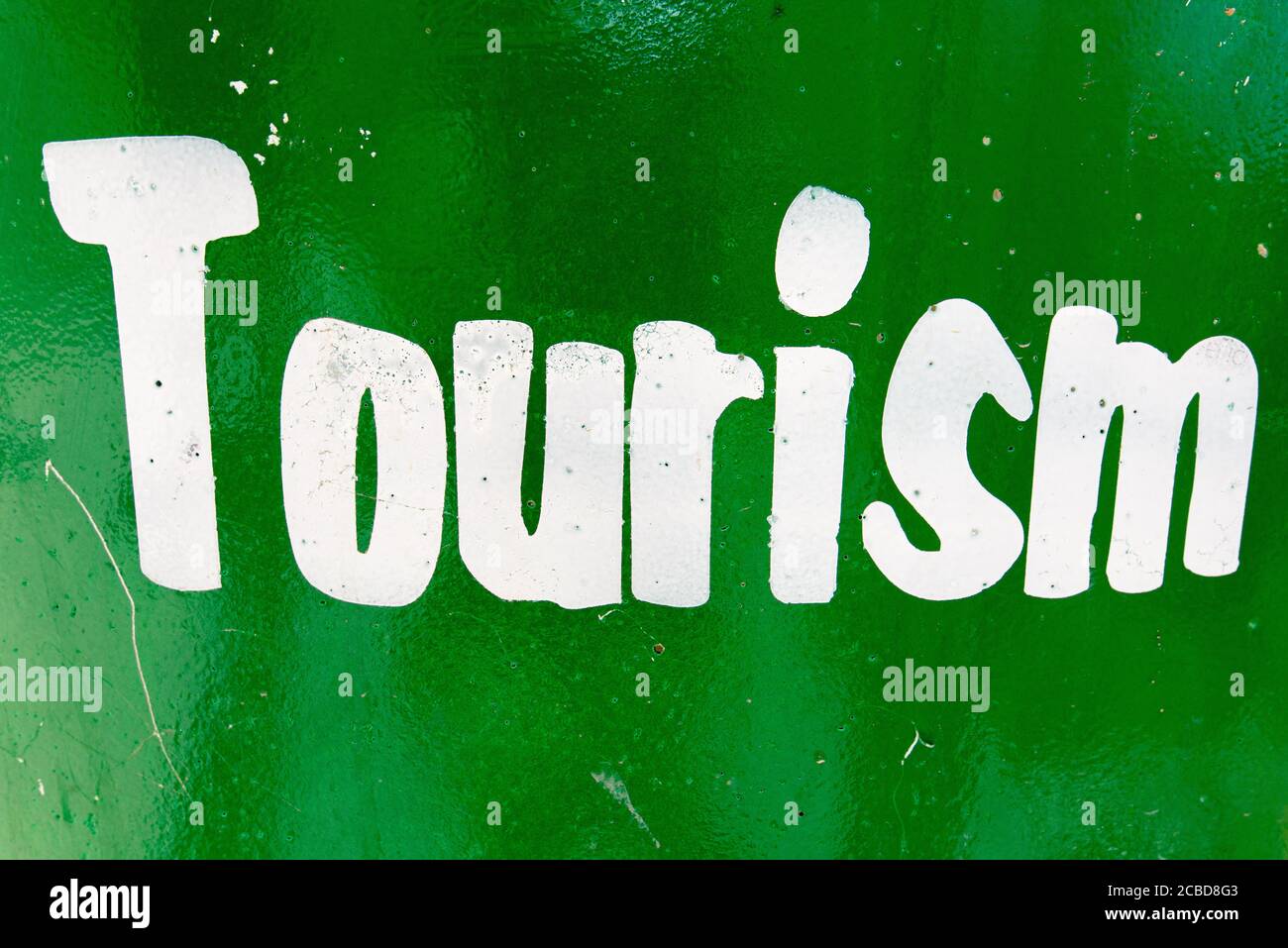 Testo turistico stampato in bianco su sfondo verde Foto Stock