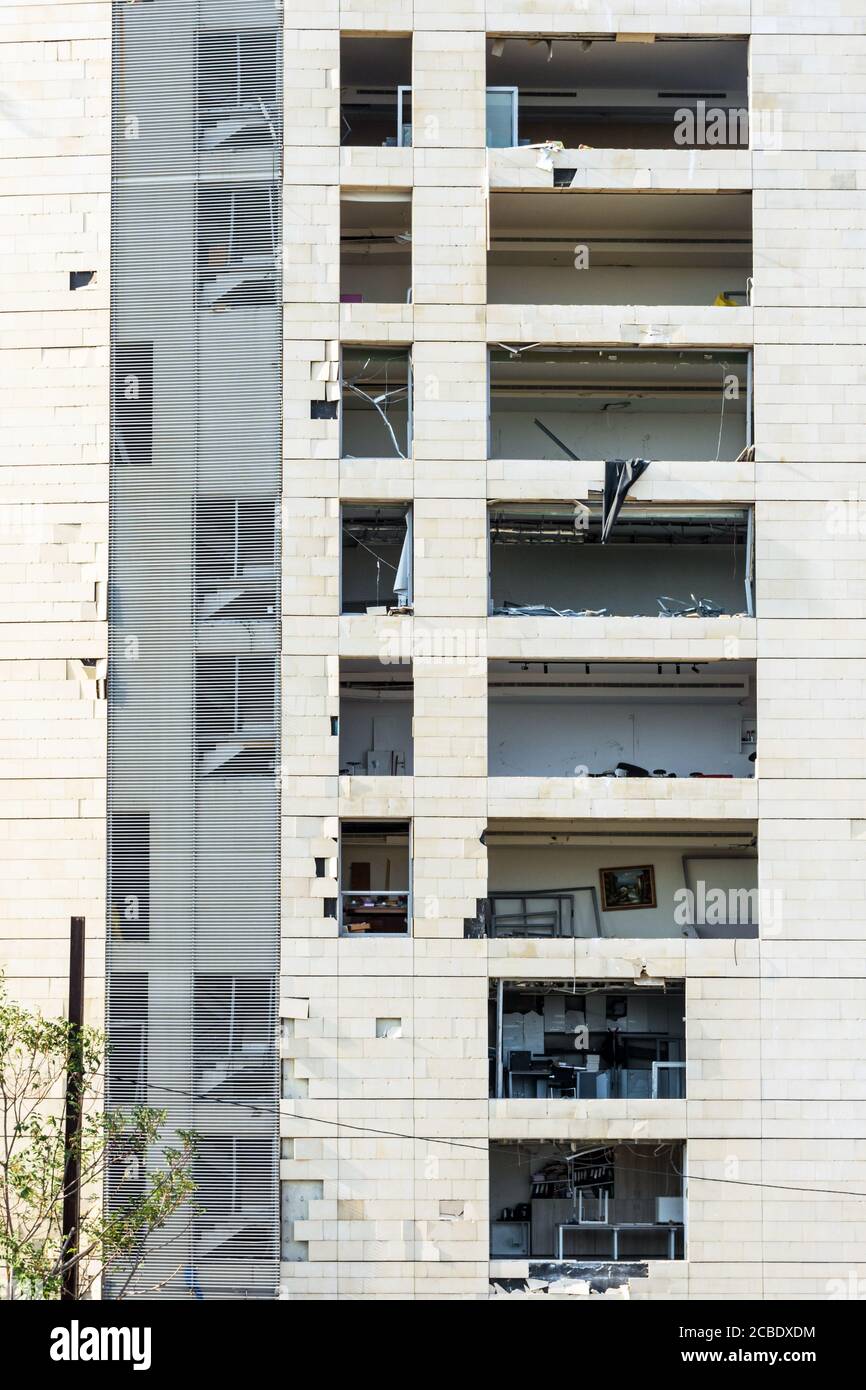 Edifici danneggiati dopo una massiccia esplosione scosse Beirut il 4 agosto 2020, Achrafieh/Beirut, Libano Foto Stock
