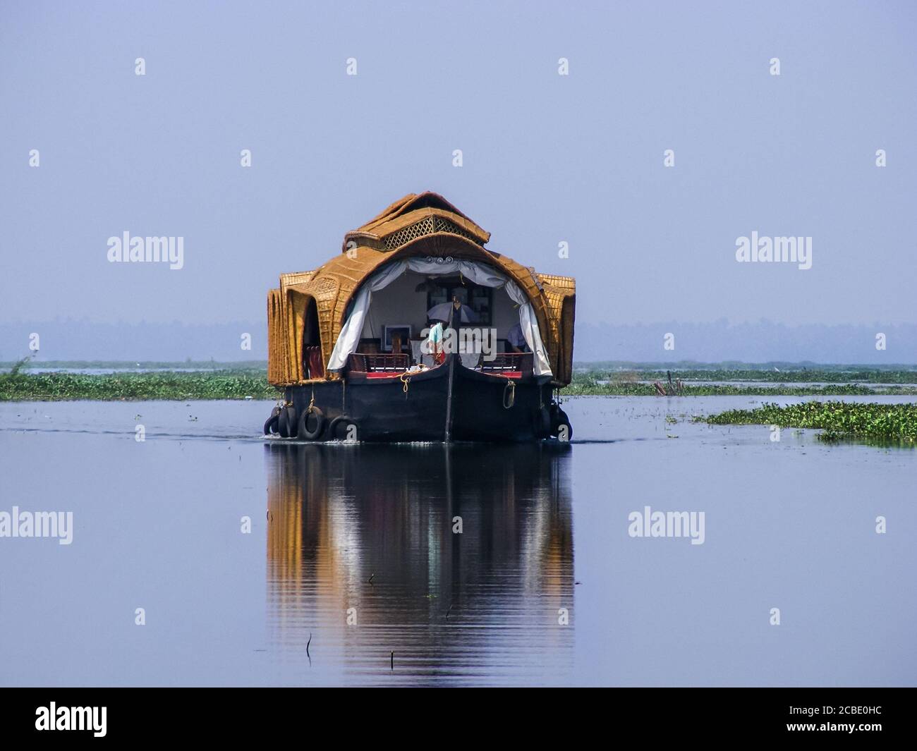 Le regioni backwater del Kerala sono una delle destinazioni turistiche più popolari nel mondo. crociere di houseboat sono una volta in un'esperienza di vita Foto Stock