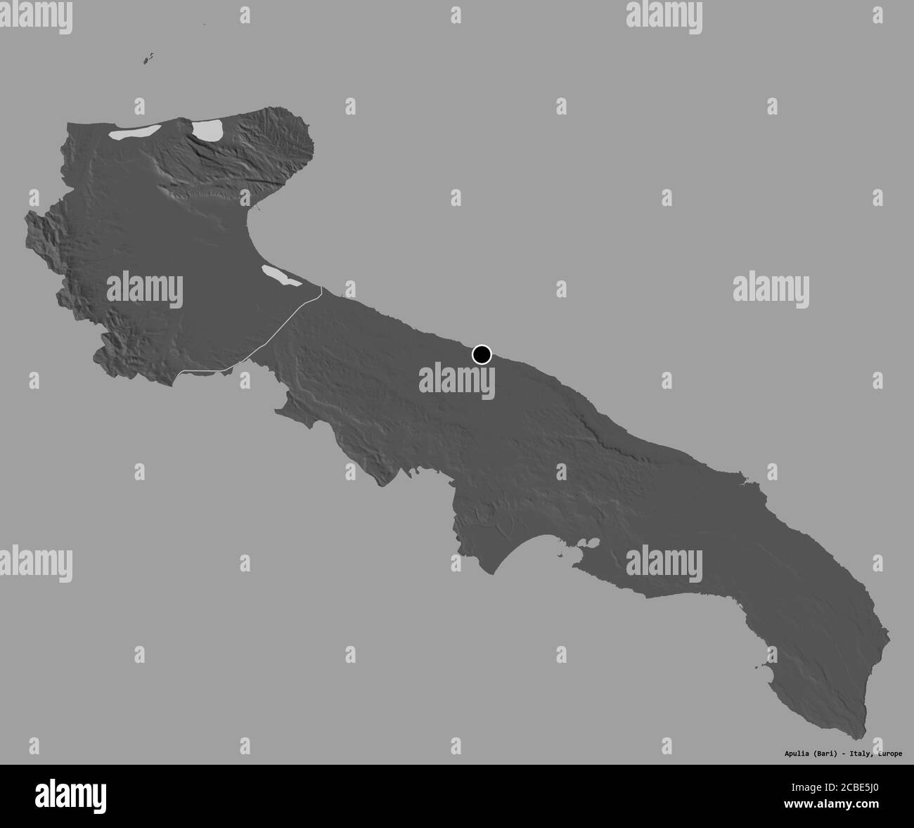 Forma della Puglia, regione d'Italia, con la sua capitale isolata su uno sfondo a tinta unita. Mappa elevazione bilivello. Rendering 3D Foto Stock