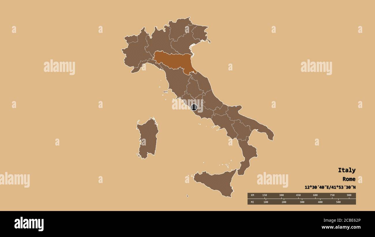 Forma desaturata dell'Italia con la sua capitale, la principale divisione regionale e l'area separata Emilia-Romagna. Etichette. Composizione di texture con motivi. Foto Stock