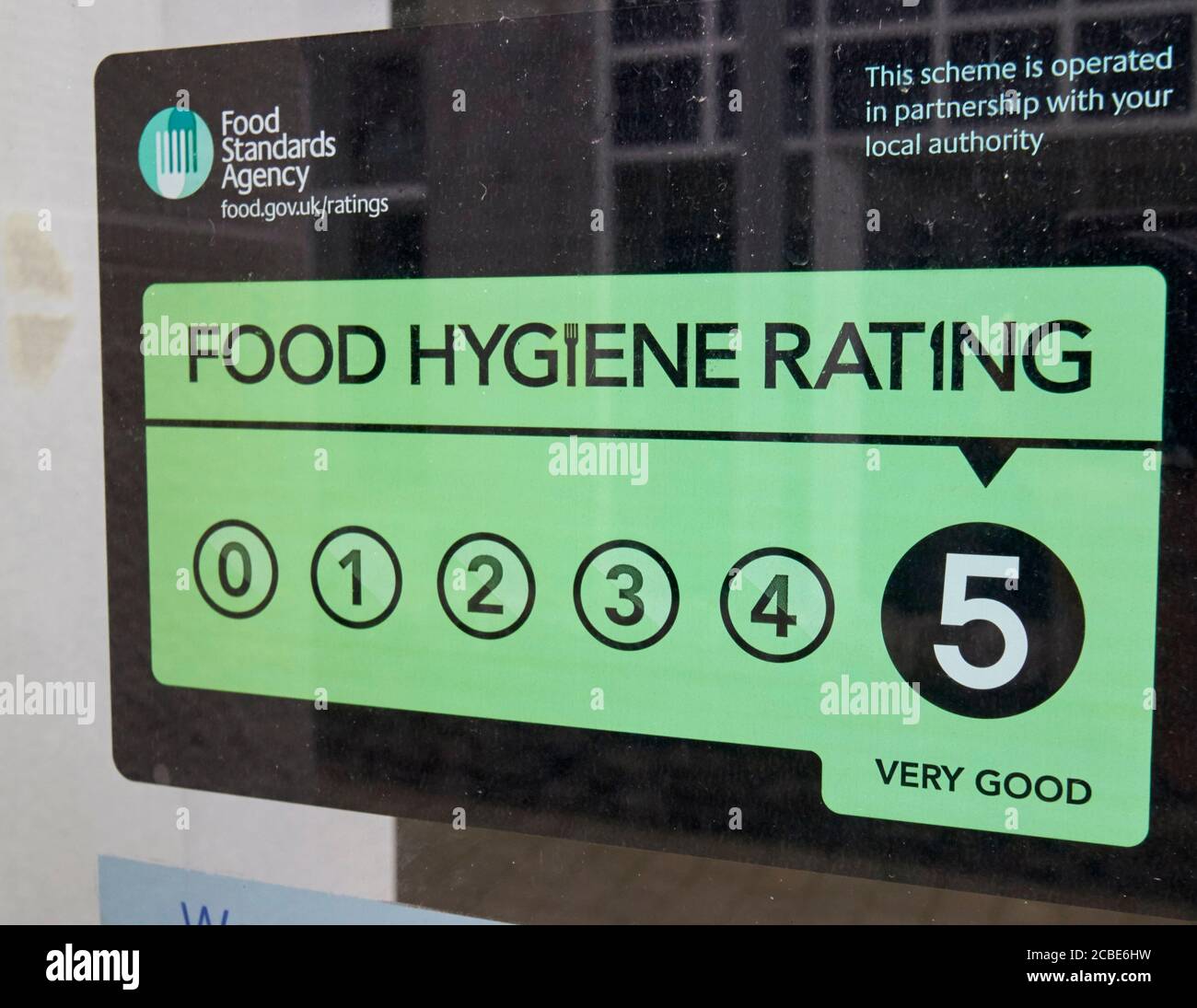 standard alimentari agenzia di igiene alimentare classificazione 5 in un ristorante finestra in cumbria inghilterra regno unito Foto Stock