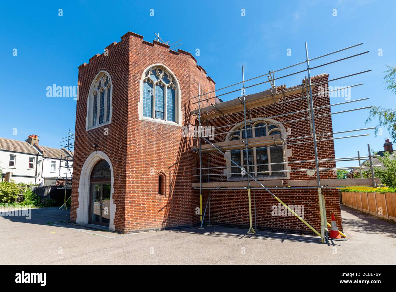 Chiesa di San Michele e di tutti gli Angeli a Leigh on Sea, Essex, Regno Unito. In fase di riparazione. Ponteggi Foto Stock