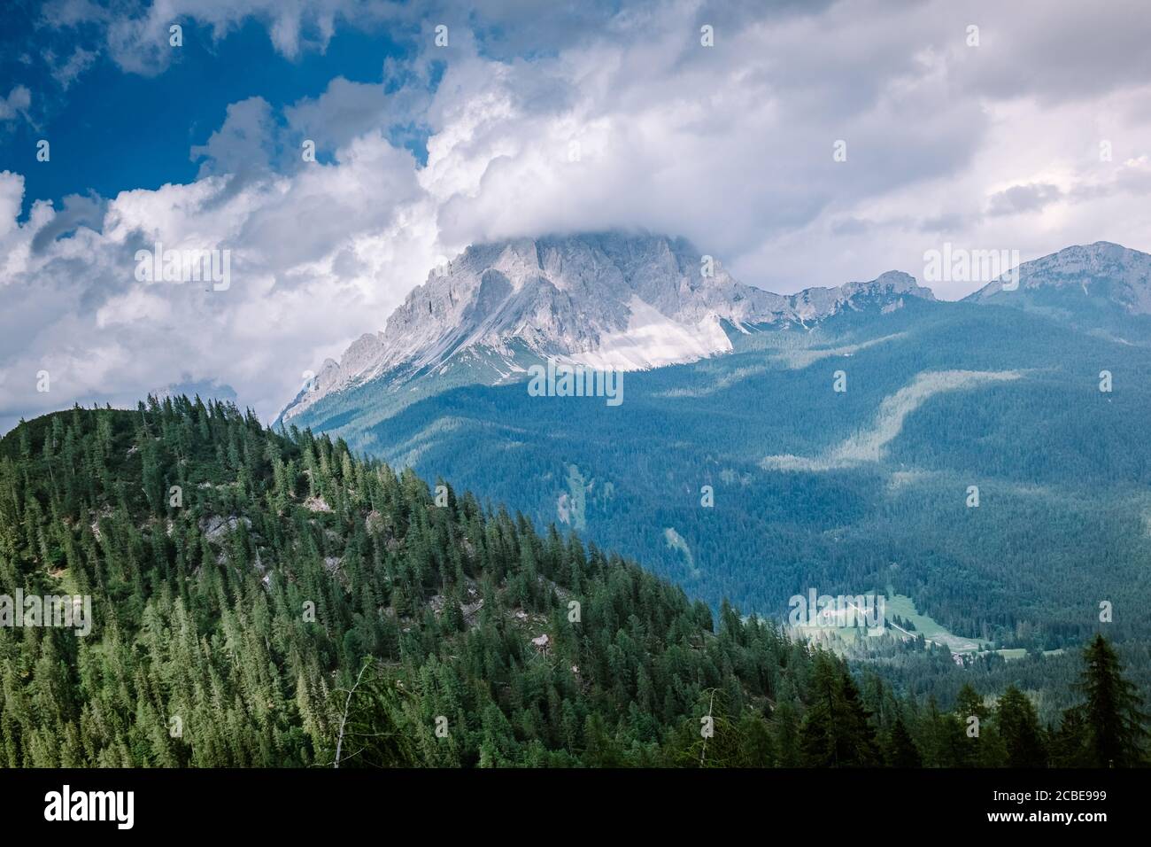 Escursioni Dolomiti Italiane,bellissimo Lago Sorapis Lago di Sorapis nelle Dolomiti, meta di viaggi popolare in Italia Foto Stock