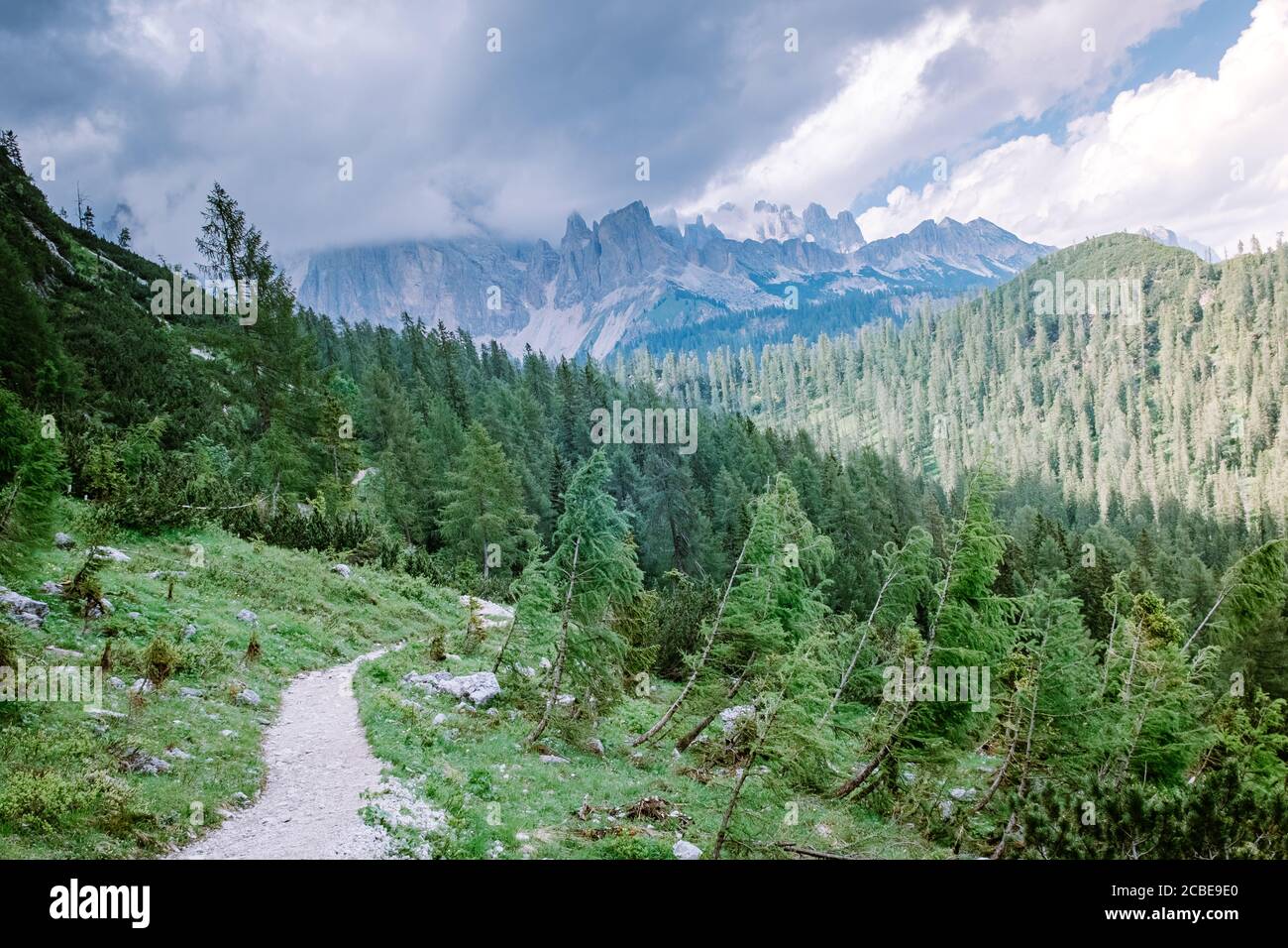 Escursioni Dolomiti Italiane,bellissimo Lago Sorapis Lago di Sorapis nelle Dolomiti, meta di viaggi popolare in Italia Foto Stock