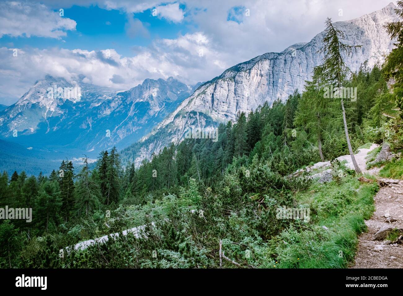Escursioni Dolomiti Italiane,bellissimo Lago Sorapis Lago di Sorapis nelle Dolomiti, meta di viaggi popolare in Italia Foto Stock